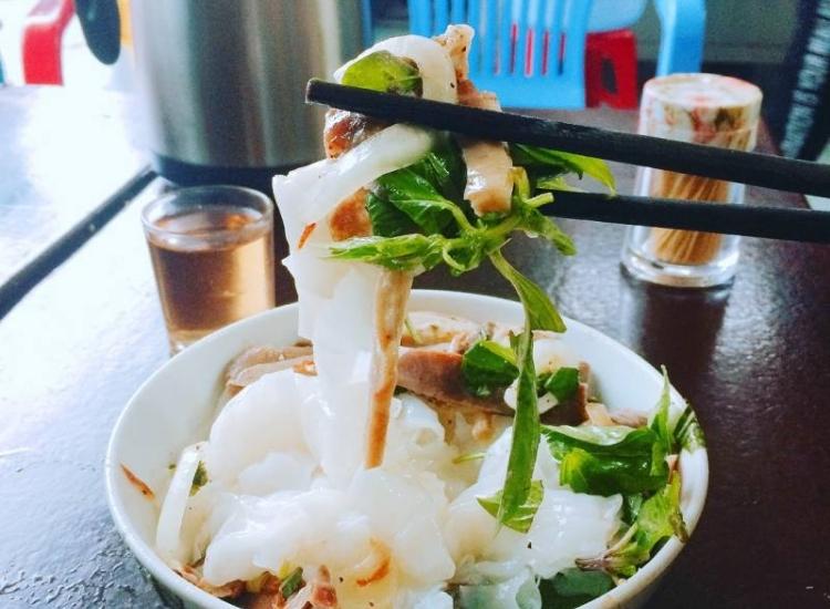 Hương vị thơm ngon của bánh ướt cùng với lòng làm nên món ăn sáng tuyệt ngon