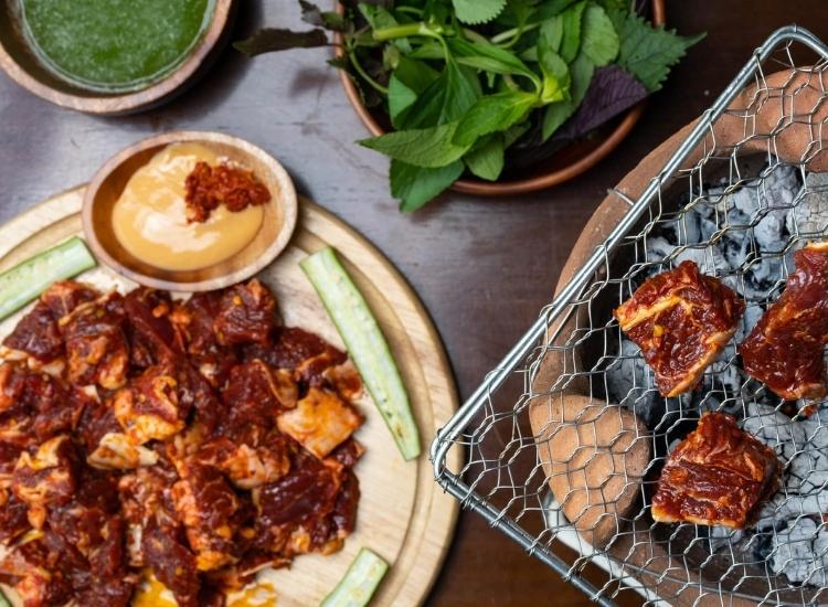Các món ăn ngon, nhân viên hoạt bát, nhanh nhẹn